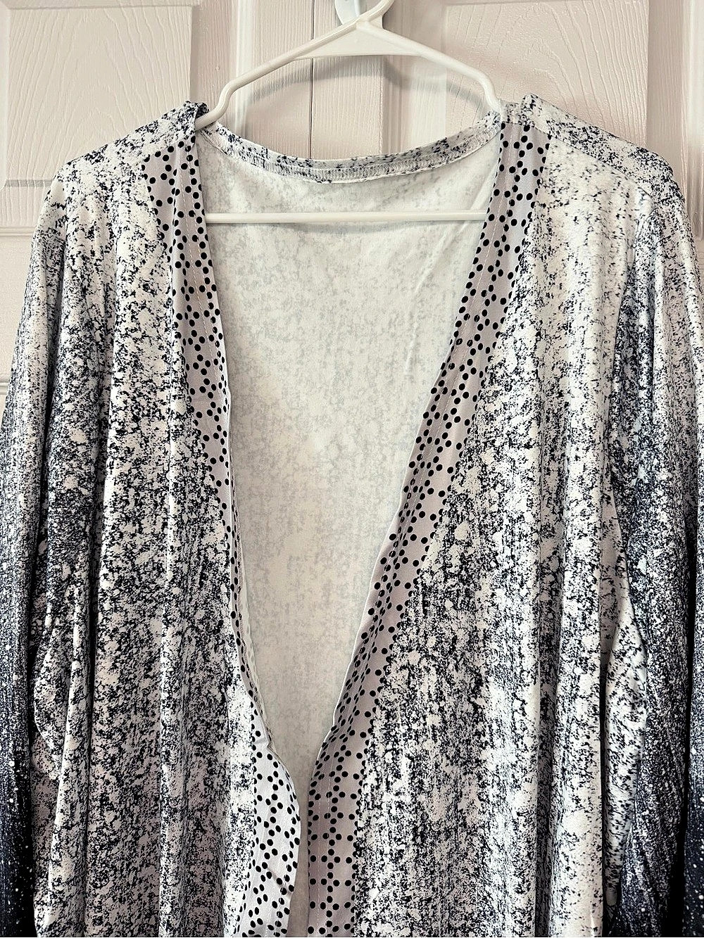 Woman’s Abstract Print Lounge Robe - Picture 3 of 8